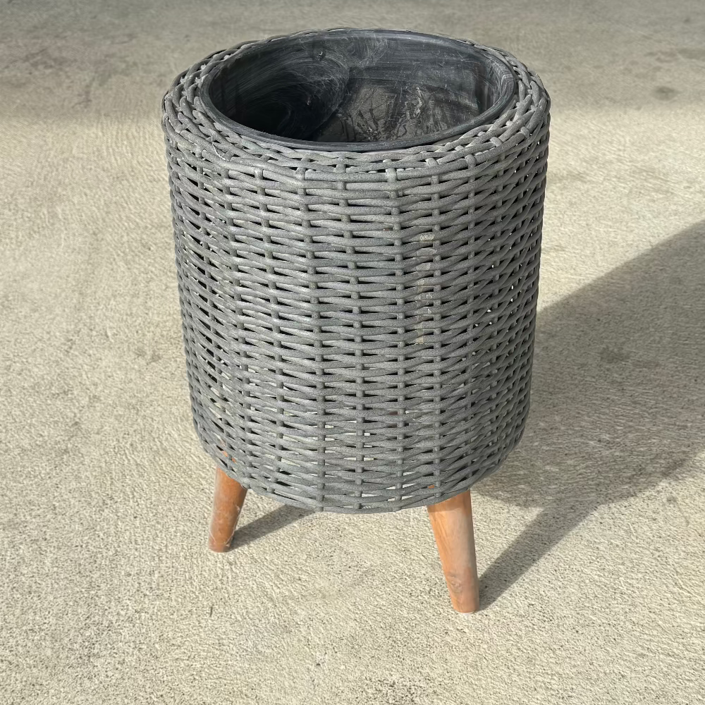 Arlo Plant Stand