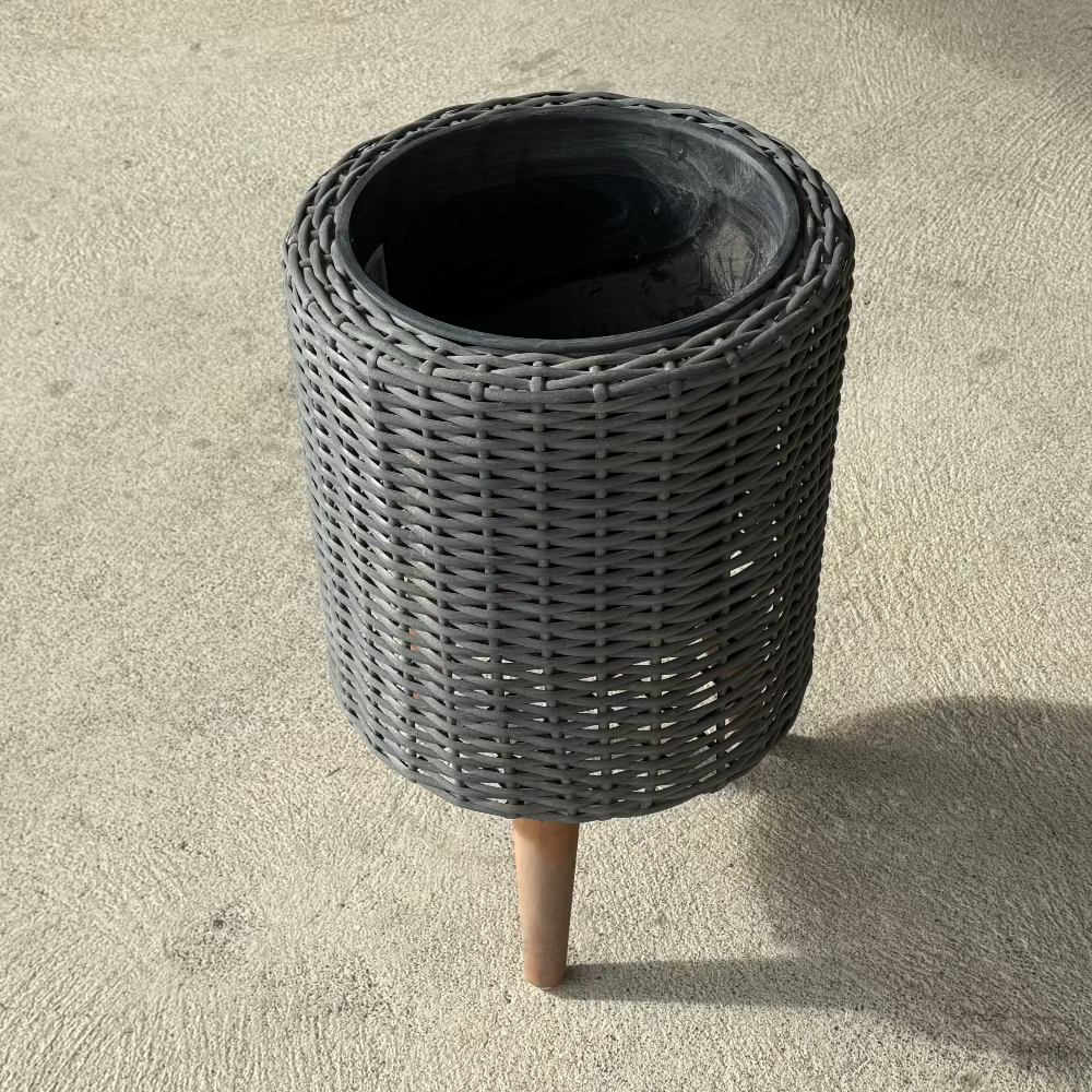 Arlo Plant Stand