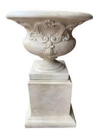 St Michelle Urn + Pedestal